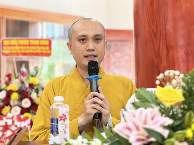 Đại đức Thích Minh Tuấn đọc quyết định số 613/QĐ-BTS của Ban Trị sự GHPGVN tỉnh Vĩnh Long về việc chuẩn y thành phần nhân sự bổ sung vào Ban Trị sự GHPGVN H.Vũng Liêm, nhiệm kỳ 2021-2026 Đại đức Thích Minh Tuấn đọc quyết định số 613/QĐ-BTS của Ban Trị sự GHPGVN tỉnh Vĩnh Long về việc chuẩn y thành phần nhân sự bổ sung vào Ban Trị sự GHPGVN H.Vũng Liêm, nhiệm kỳ 2021-2026