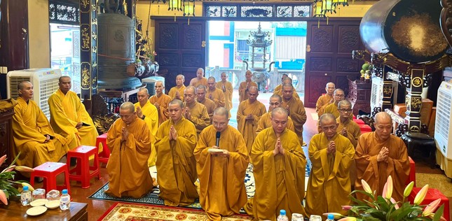 Hành giả trường hạ chùa Đại Giác báo cáo công tác an cư tại trường hạ