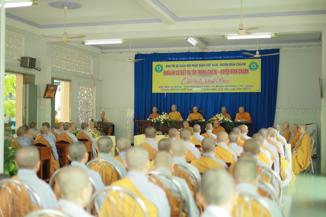 Đoàn thăm cúng dường trường hạ chùa Liên Hoa