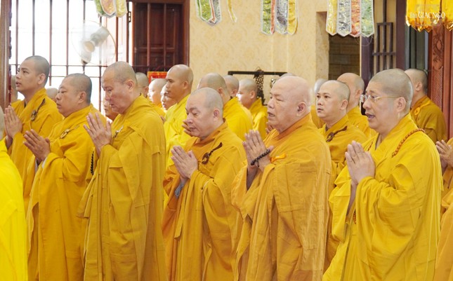 Trường hạ tập trung quy tụ hàng trăm hành giả tu học, tạo nên không khí trung hưng và làm sống dậy tinh thần tu học của Tăng-già Trường hạ tập trung quy tụ hàng trăm hành giả tu học, tạo nên không khí trung hưng và làm sống dậy tinh thần tu học của Tăng-già