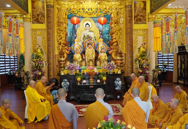 Khóa lễ Bố-tát tại trường hạ chùa Minh Đạo Khóa lễ Bố-tát tại trường hạ chùa Minh Đạo