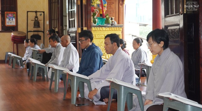 Sau thời khóa công phu chiều sẽ có thời học pháp của Phật tử Sau thời khóa công phu chiều sẽ có thời học pháp của Phật tử