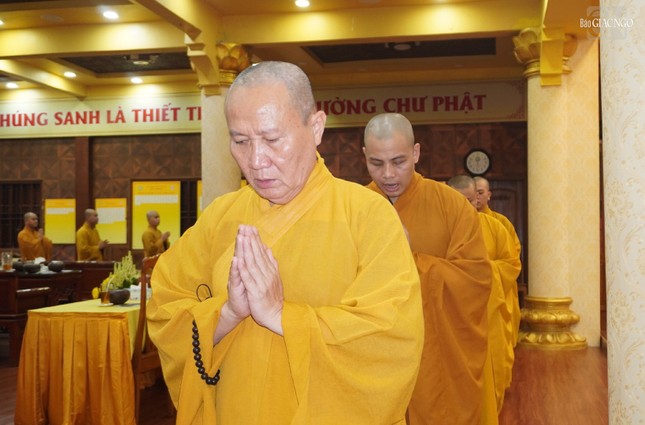 Trong mỗi lần họp chúng, Ban Chức sự trường hạ chùa Minh Đạo cũng trao đổi một số công việc nửa tháng vừa qua và thông tin những Phật sự nửa tháng sắp tới. Và sau đó là lời sách tấn hành giả tu học của Thượng tọa Thích Phước Nghiêm, Phó Thiền chủ hạ trường Trong mỗi lần họp chúng, Ban Chức sự trường hạ chùa Minh Đạo cũng trao đổi một số công việc nửa tháng vừa qua và thông tin những Phật sự nửa tháng sắp tới. Và sau đó là lời sách tấn hành giả tu học của Thượng tọa Thích Phước Nghiêm, Phó Thiền chủ hạ trường