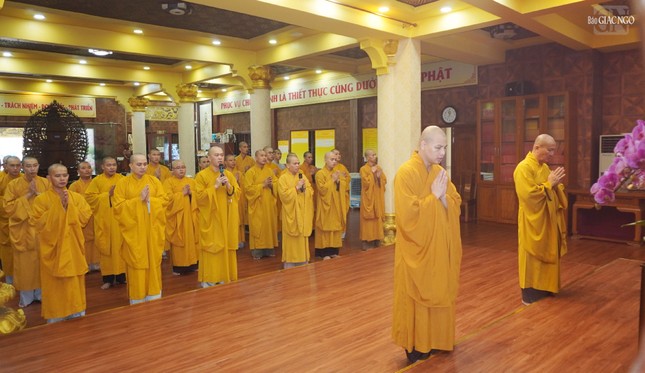 Mỗi nửa tháng sẽ có họp chúng thiền trà một lần. Chư hành giả có những thắc mắc, đóng góp ý kiến, trình bày lên Ban Chức sự để kịp thời chia sẻ, hỗ trợ cho hành giả Mỗi nửa tháng sẽ có họp chúng thiền trà một lần. Chư hành giả có những thắc mắc, đóng góp ý kiến, trình bày lên Ban Chức sự để kịp thời chia sẻ, hỗ trợ cho hành giả