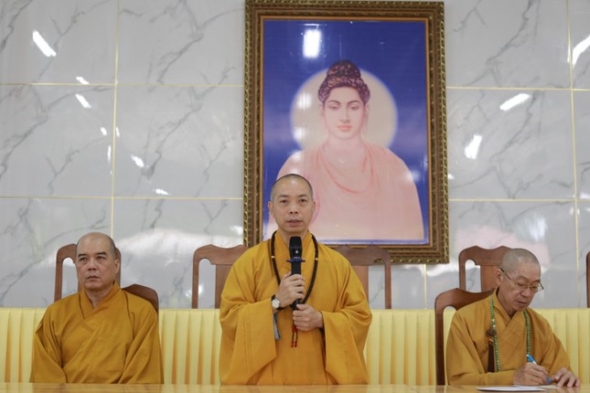 Thượng tọa Thích Quang Thạnh phát biểu sách tấn đến hành giả trường hạ chùa Pháp Thành, H.Củ Chi