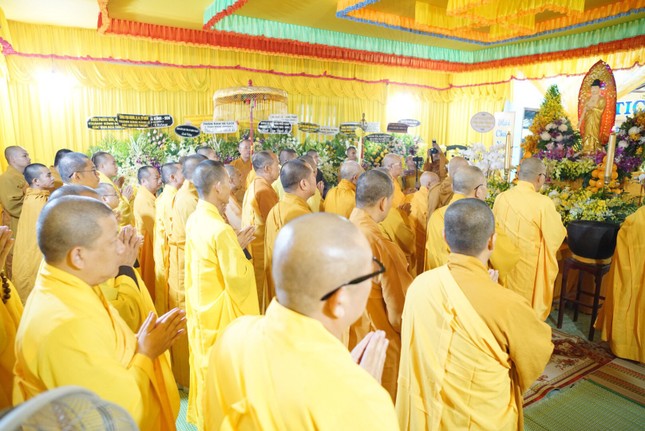 Thành kính tưởng niệm