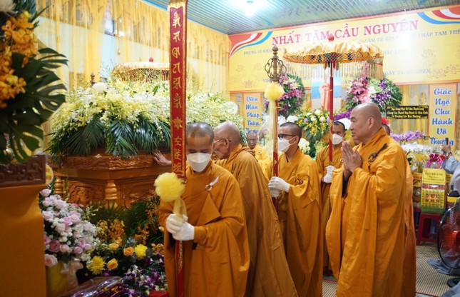 Hữu nhiễu kim quan Hữu nhiễu kim quan