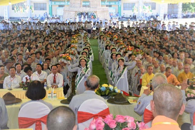 Dâng hoa cúng dường Dâng hoa cúng dường