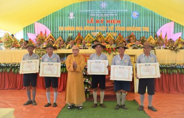 Hòa thượng Thích Thiện Tấn, Ủy viên Thường trực Hội đồng Trị sự, Trưởng ban Trị sự GHPGVN tỉnh Quảng Trị ghi nhận công đức các huynh trưởng Gia đình Phật tử Quảng Trị Hòa thượng Thích Thiện Tấn, Ủy viên Thường trực Hội đồng Trị sự, Trưởng ban Trị sự GHPGVN tỉnh Quảng Trị ghi nhận công đức các huynh trưởng Gia đình Phật tử Quảng Trị