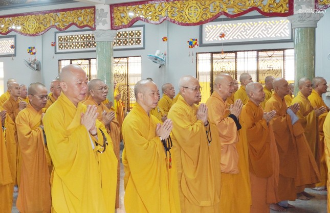 Bố-tát là sinh hoạt không thể thiếu trong đời sống của Tăng đoàn Bố-tát là sinh hoạt không thể thiếu trong đời sống của Tăng đoàn