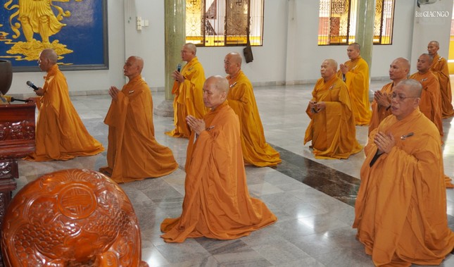 An cư là thời gian chính để chư hành giả hành sám hối, tụng kinh bái sám, nạp năng lượng tâm linh An cư là thời gian chính để chư hành giả hành sám hối, tụng kinh bái sám, nạp năng lượng tâm linh