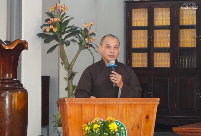 Đại đức Thích Quang Nghĩa báo cáo về công tác tổ chức an cư Đại đức Thích Quang Nghĩa báo cáo về công tác tổ chức an cư