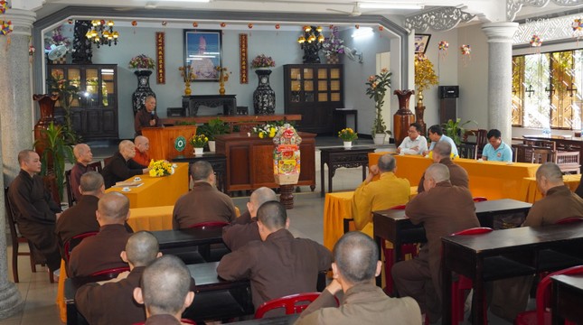 Thượng tọa Thích Giác Trí phát biểu cảm ơn đoàn Ủy ban MTTQVN TP.HCM đến thăm trường hạ trong mùa an cư Thượng tọa Thích Giác Trí phát biểu cảm ơn đoàn Ủy ban MTTQVN TP.HCM đến thăm trường hạ trong mùa an cư