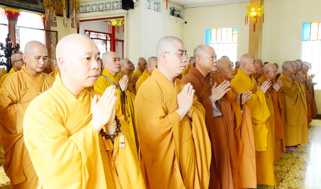 Trong mùa An cư kiết hạ, chư Tăng GHPGVN Q.10 vân tập Bố-tát, thính giới chung theo luật, luân phiên tại các trú xứ Trong mùa An cư kiết hạ, chư Tăng GHPGVN Q.10 vân tập Bố-tát, thính giới chung theo luật, luân phiên tại các trú xứ