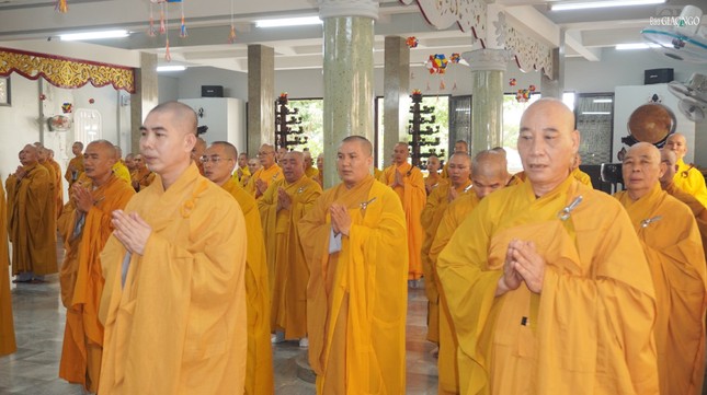 Sau Bố-tát là khóa lễ tụng kinh Di giáo