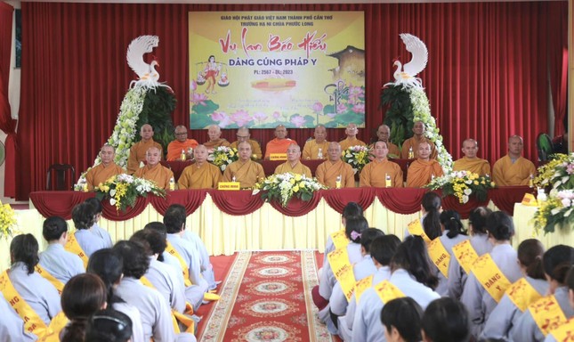 Chư tôn đức chứng minh