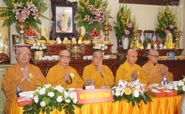 Chư tôn đức chứng minh