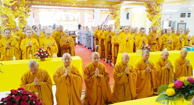 Ban Chức sự trường hạ chùa Hưng Phước tác bạch khánh tuế đến chư tôn giáo phẩm chứng minh Ban Chức sự trường hạ chùa Hưng Phước tác bạch khánh tuế đến chư tôn giáo phẩm chứng minh