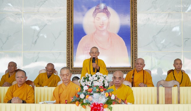 Hòa thượng Thích Thiện Đức ban đạo từ chứng minh Hòa thượng Thích Thiện Đức ban đạo từ chứng minh