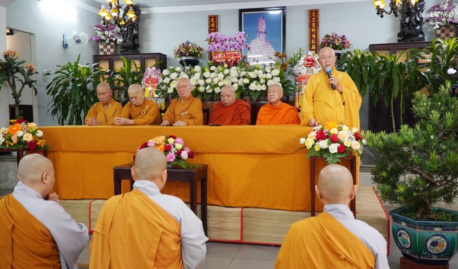 Hòa thượng Thích Tịnh Thành ban lời giáo giới đến chư Ni