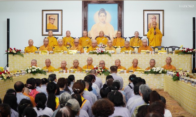 Thượng tọa Thích Thiện Quý thay mặt chư tôn đức ban đạo từ chứng minh tại lễ Vu lan - Báo hiếu Thượng tọa Thích Thiện Quý thay mặt chư tôn đức ban đạo từ chứng minh tại lễ Vu lan - Báo hiếu