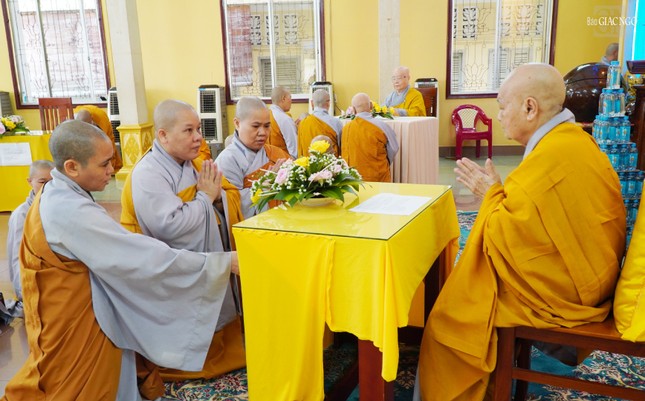 Hành giả đối thú Tự tứ