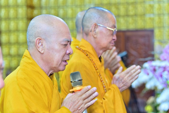 Hòa thượng Thích Huệ Văn, Thành viên Hội đồng Chứng minh; Hòa thượng Thích Nhựt Hỷ thành kính tưởng niệm lần thứ 31 ngày Hòa thượng Thích Thiện Huệ viên tịch