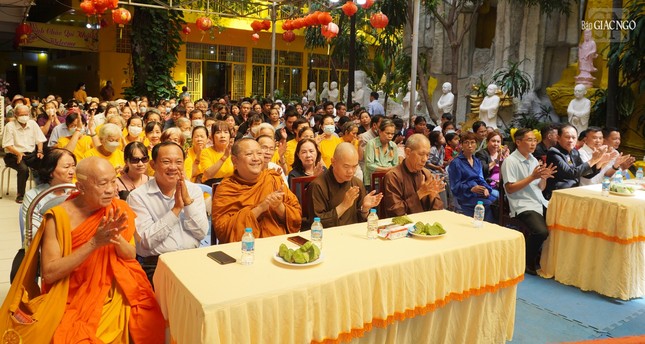 Chư tôn đức Phân ban Huấn nghệ và Phát triển cộng đồng (Ban Từ thiện xã hội T.Ư), Ban Trị sự GHPGVN Q.Gò Vấp, đại diện chính quyền quận, Hội Đông y Q.Gò Vấp, Trường Trung cấp nghề Nhân Đạo Q.3, cùng các học viên