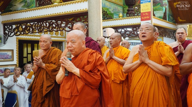 Hòa thượng Thích Thiện Tâm, cùng chư tôn đức Phật giáo Nam tông Hòa thượng Thích Thiện Tâm, cùng chư tôn đức Phật giáo Nam tông