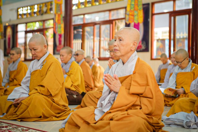 Chư Ni tham dự lễ Bố-tát Chư Ni tham dự lễ Bố-tát