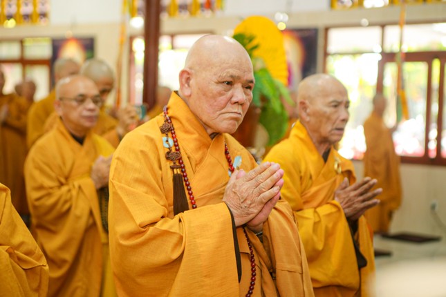 Chư tôn đức chứng minh tham dự lễ Bố-tát Chư tôn đức chứng minh tham dự lễ Bố-tát