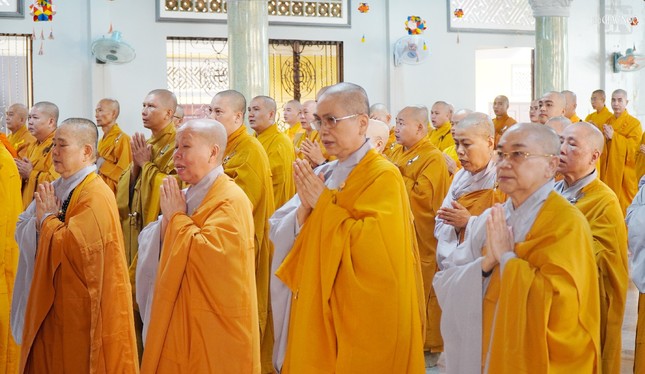 Chư Ni tham dự lễ Chư Ni tham dự lễ