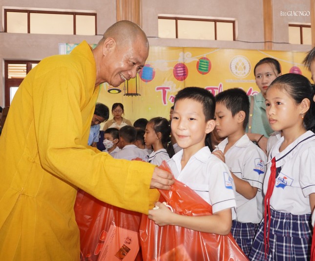 Niềm vui được nhận quà