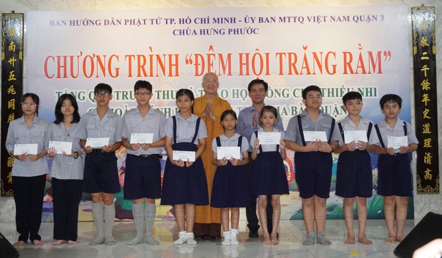 Trao học bổng