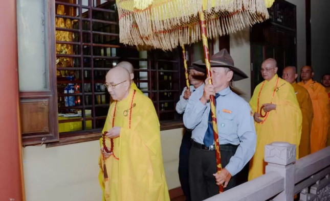 Cung thỉnh chư tôn đức chứng minh