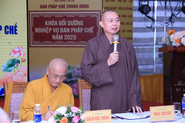 Thượng tọa Thích Tâm Đức, Phó Trưởng ban Thường trực Pháp chế T.Ư thông tin về công tác chuẩn bị khóa bồi dưỡng tại Thanh Hóa