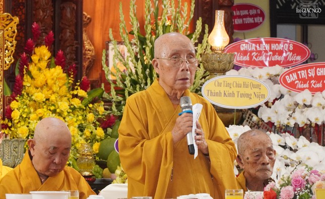 Hòa thượng Thích Tịnh Hạnh ban đạo từ chứng minh