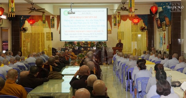 Thượng tọa Thích Giác Trí, Trưởng ban Trị sự GHPGVN Q.Gò Vấp phát biểu tại buổi sinh hoạt chuyên đề của Phật giáo quận