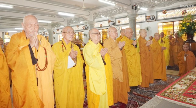 Chư tôn giáo phẩm tưởng niệm Hòa thượng Thích Định Quang