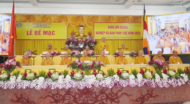 Thượng tọa Thích Thiện Thống đạo từ chứng minh