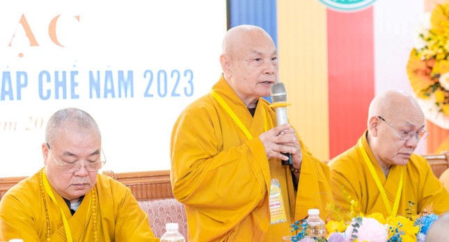 Hòa thượng Thích Thiện Nhơn ban đạo từ chứng minh