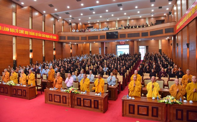 Chư tôn đức, đại diện chính quyền và Phật tử tham dự lễ Chư tôn đức, đại diện chính quyền và Phật tử tham dự lễ