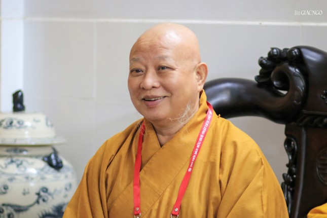 Hòa thượng Chánh Chủ đàn bày tỏ niềm hoan hỷ đến chư tôn đức Ban Điều hành đã chuẩn bị chu đáo cho công tác tổ chức đàn giới tại giới trường chùa Bửu Quang