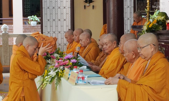 Nghi thức truyền giới đến các giới tử Sa-di-ni