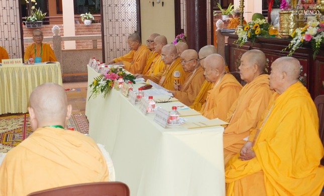 Giới sư giáo giới