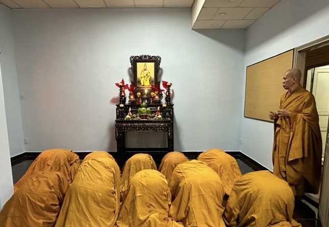 Dịp này, chư Tăng đã đảnh lễ tại trượng thất của Đại lão Hòa thượng Thích Tịnh Khiết, Hội chủ Tổng hội Phật giáo Việt Nam, Đệ nhất Tăng thống GHPGVN Thống nhất tại, chùa Ấn Quang