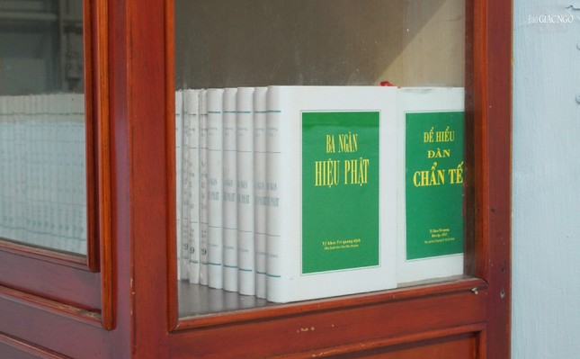 Đại lão Hoà thượng là tác giả của nhiều công trình giảng luận Phật pháp, Luật học của người xuất gia, là nhà phiên dịch, chú giải nhiều kinh điển Đại thừa...