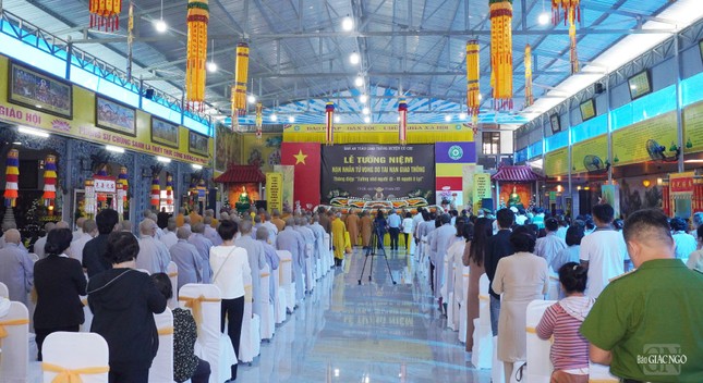 Khóa lễ tưởng niệm nạn nhân tử vong vì tai nạn giao thông diễn ra tại chùa Hoằng Linh