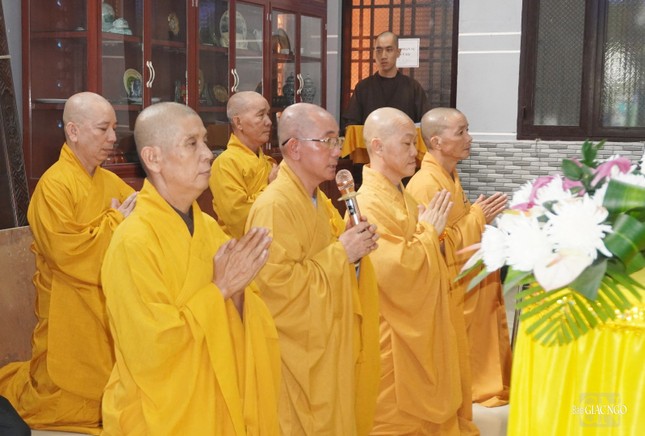 Thượng tọa Thích Tịnh Tâm, Phó ban kiêm Chánh Thư ký Ban Trị sự GHPGVN H.Củ Chi, trụ trì chùa Hoằng Linh tác bạch