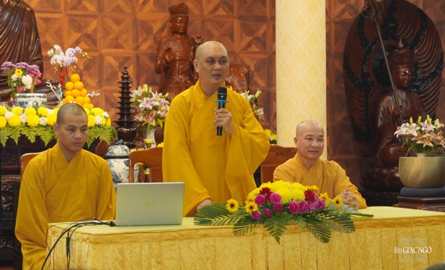 Thượng tọa Thích Thiện Chơn, Phó ban Giáo dục Phật giáo TP.HCM phát biểu